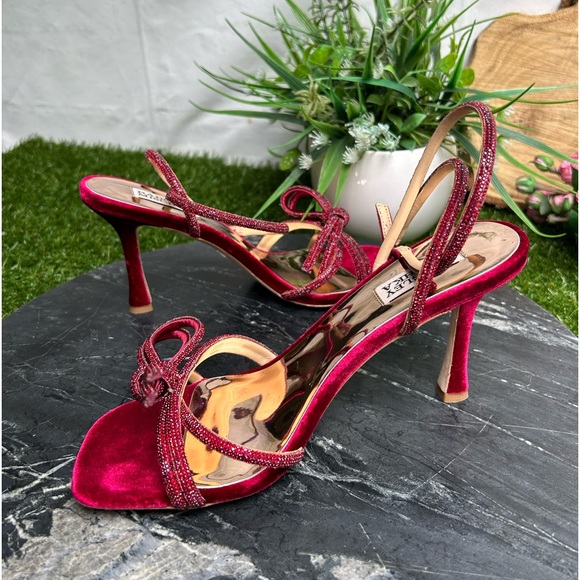 BADGLEY MISCHKA
Effie Strappy Bow
Stiletto Heels RUBY RED
$245 size 7.5 gently - Picture 6 of 17